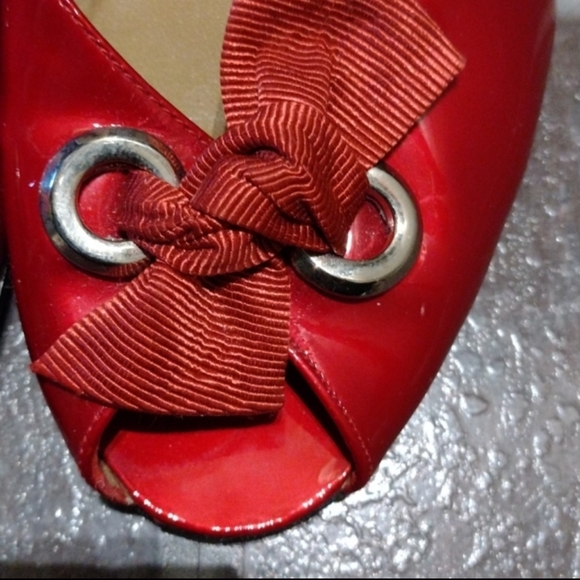 Stuart Weitzman stunning red bow detail kitten heel pump size 8.5 - Picture 2 of 8